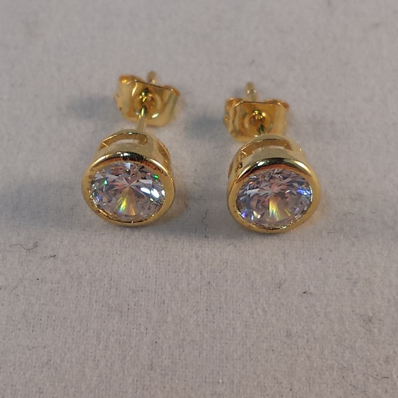 Mens 24K Yellow Gold Filled Diamond Zircon Stud Earrings 7mm Bezel Enclosed - Picture 2 of 3